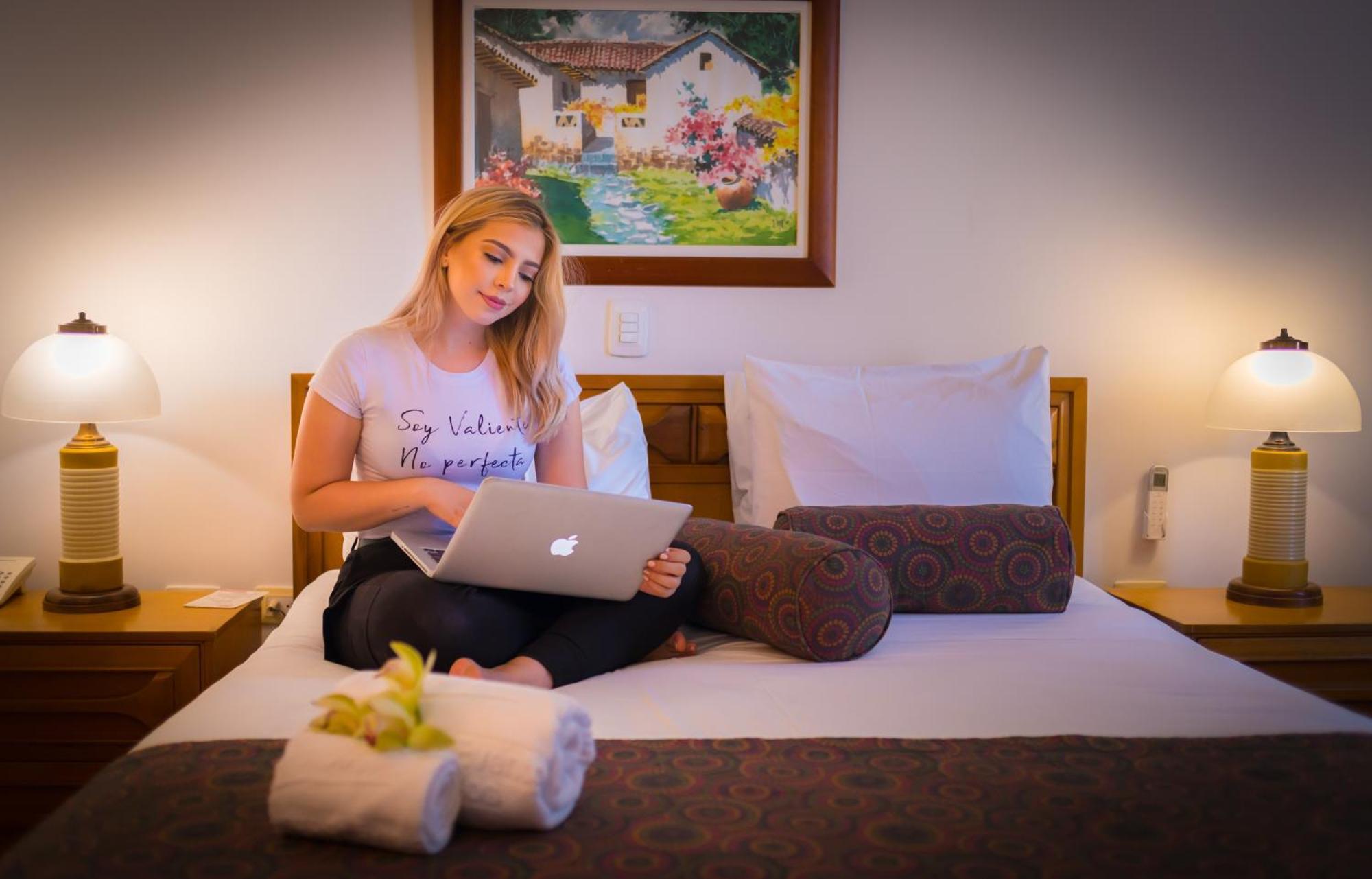 נייבה Hotel Chicala מראה חיצוני תמונה