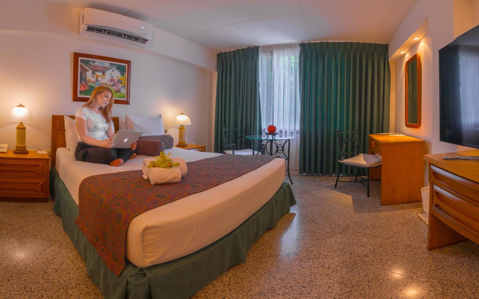 נייבה Hotel Chicala מראה חיצוני תמונה