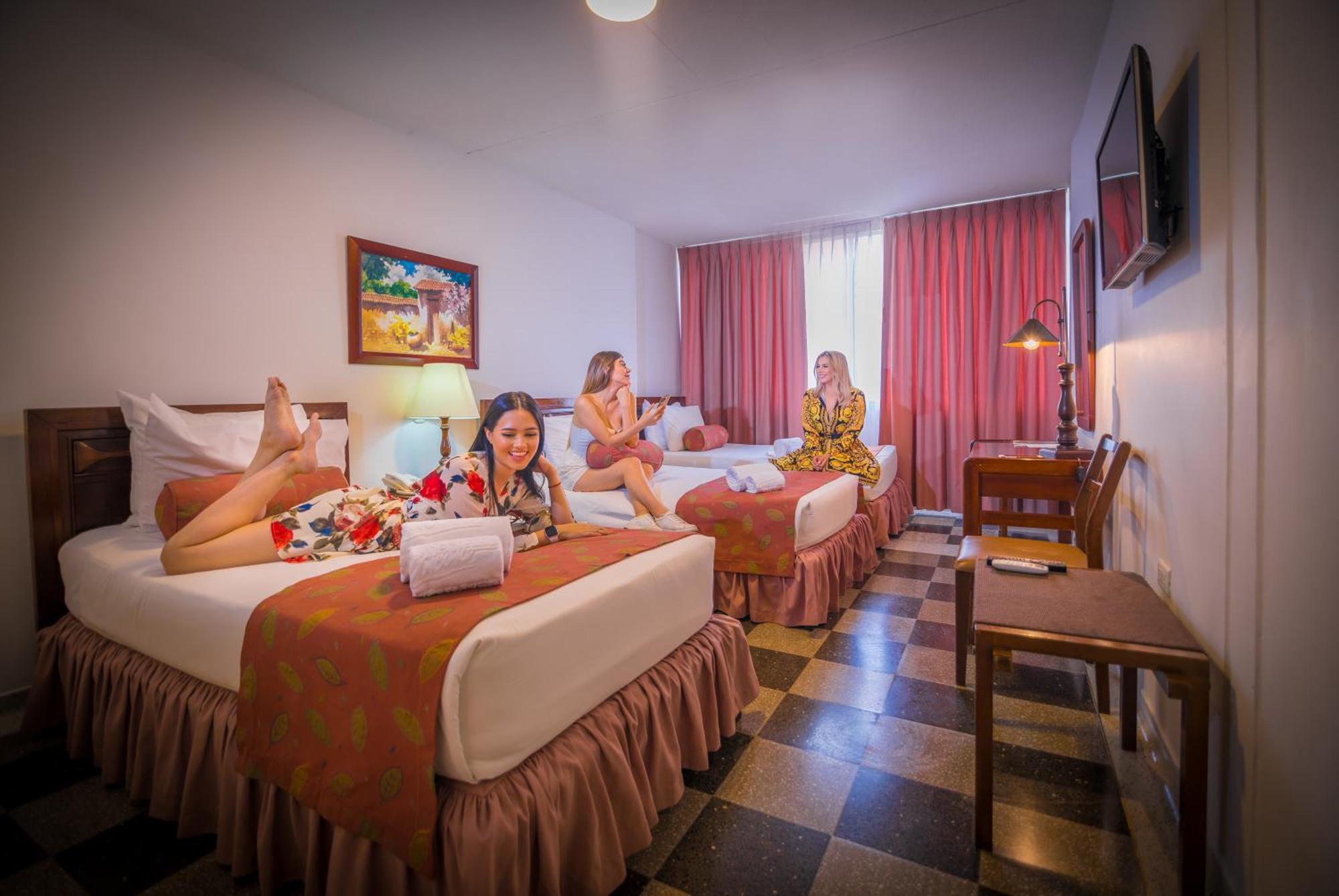 נייבה Hotel Chicala מראה חיצוני תמונה